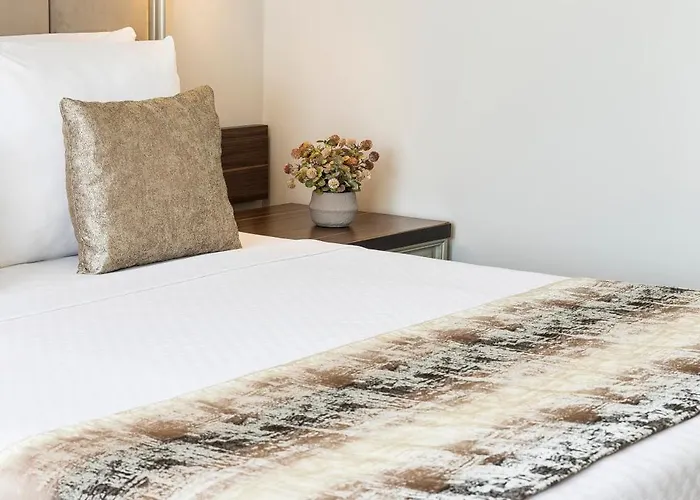 Elite Hotel 4*