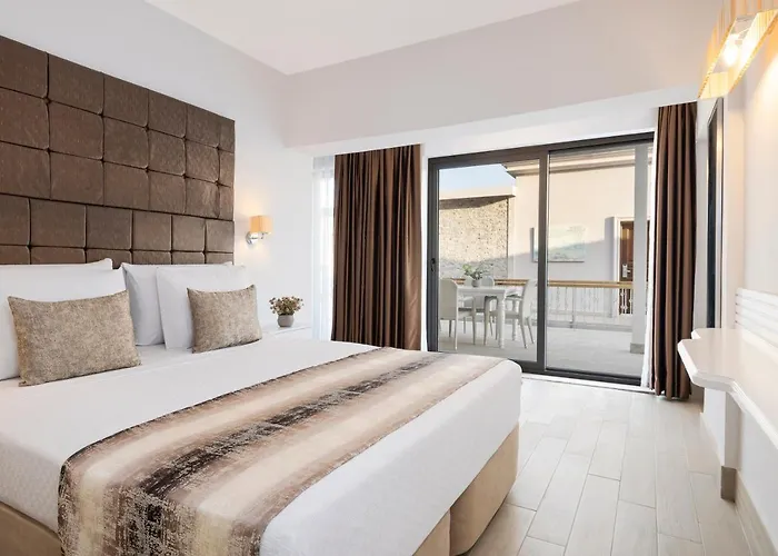 Elite Hotel 4*