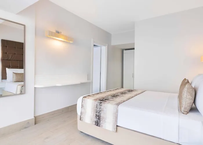 Elite Hotel 4*